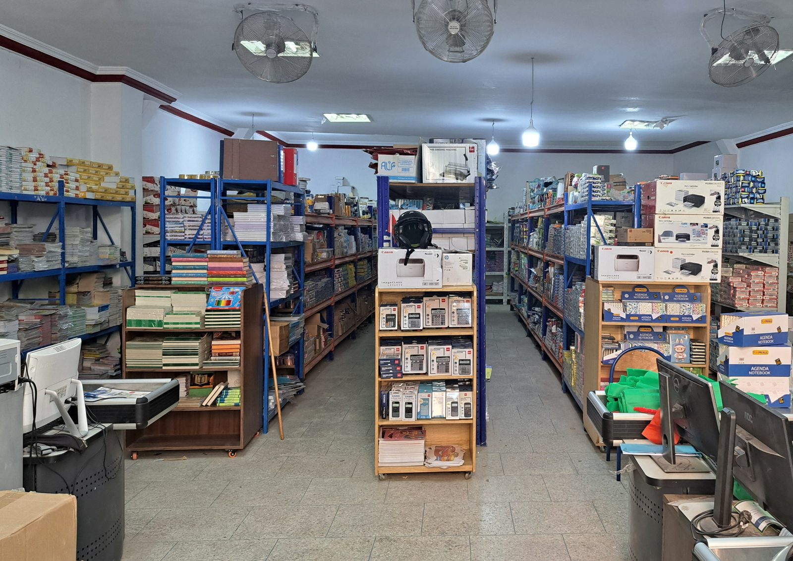 Entrepôt de fournitures IQRAE à grande capacité