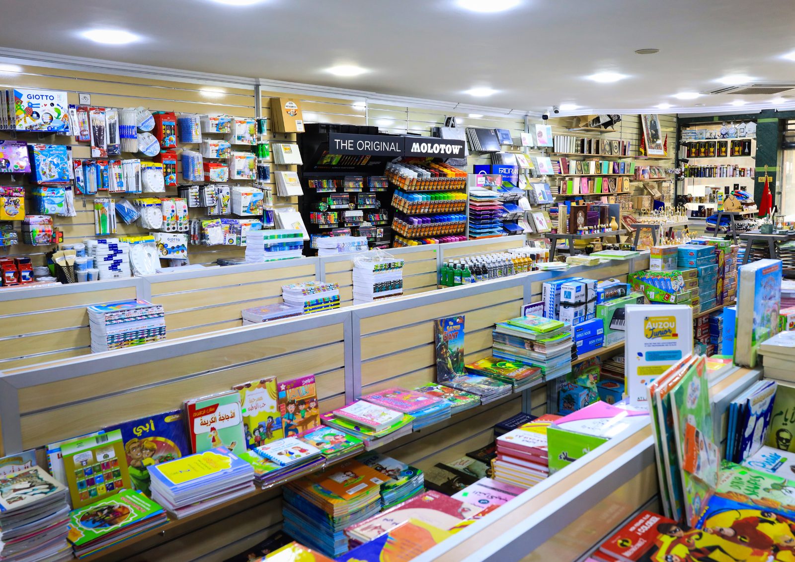 Showroom IQRAE : rayons de fournitures, beaux-arts et papeterie